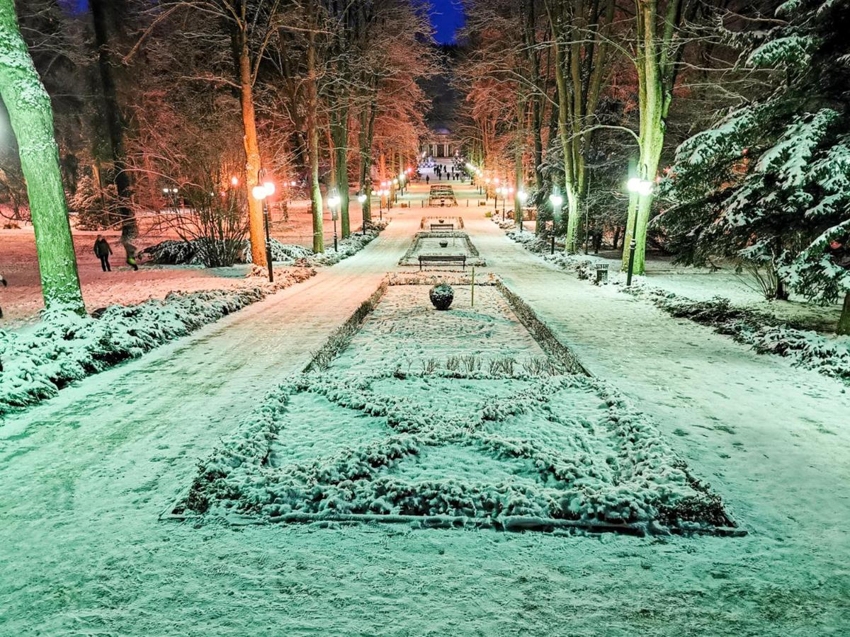 Apartament Z Widokiem Na Park Polanica-Zdrój Exteriör bild