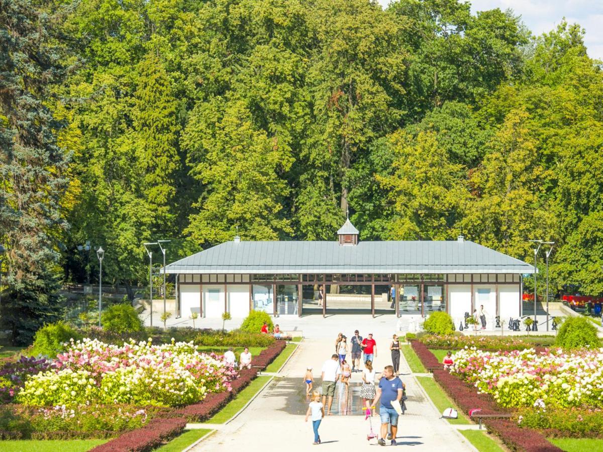 Apartament Z Widokiem Na Park Polanica-Zdrój Exteriör bild