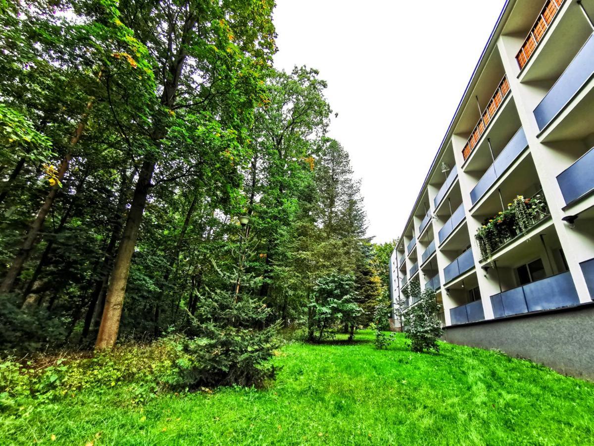 Apartament Z Widokiem Na Park Polanica-Zdrój Exteriör bild